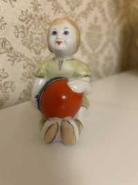 Фарфоровая статуэтка Девочка Таня с мячом, винтаж СССР