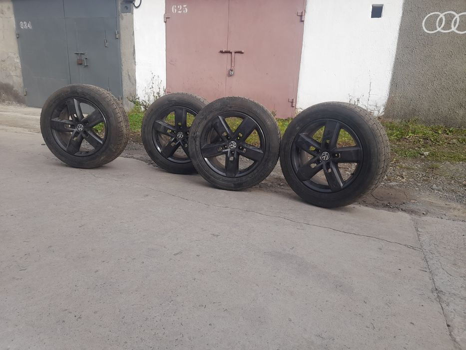 Продам комплект дисків з резиною на туарег