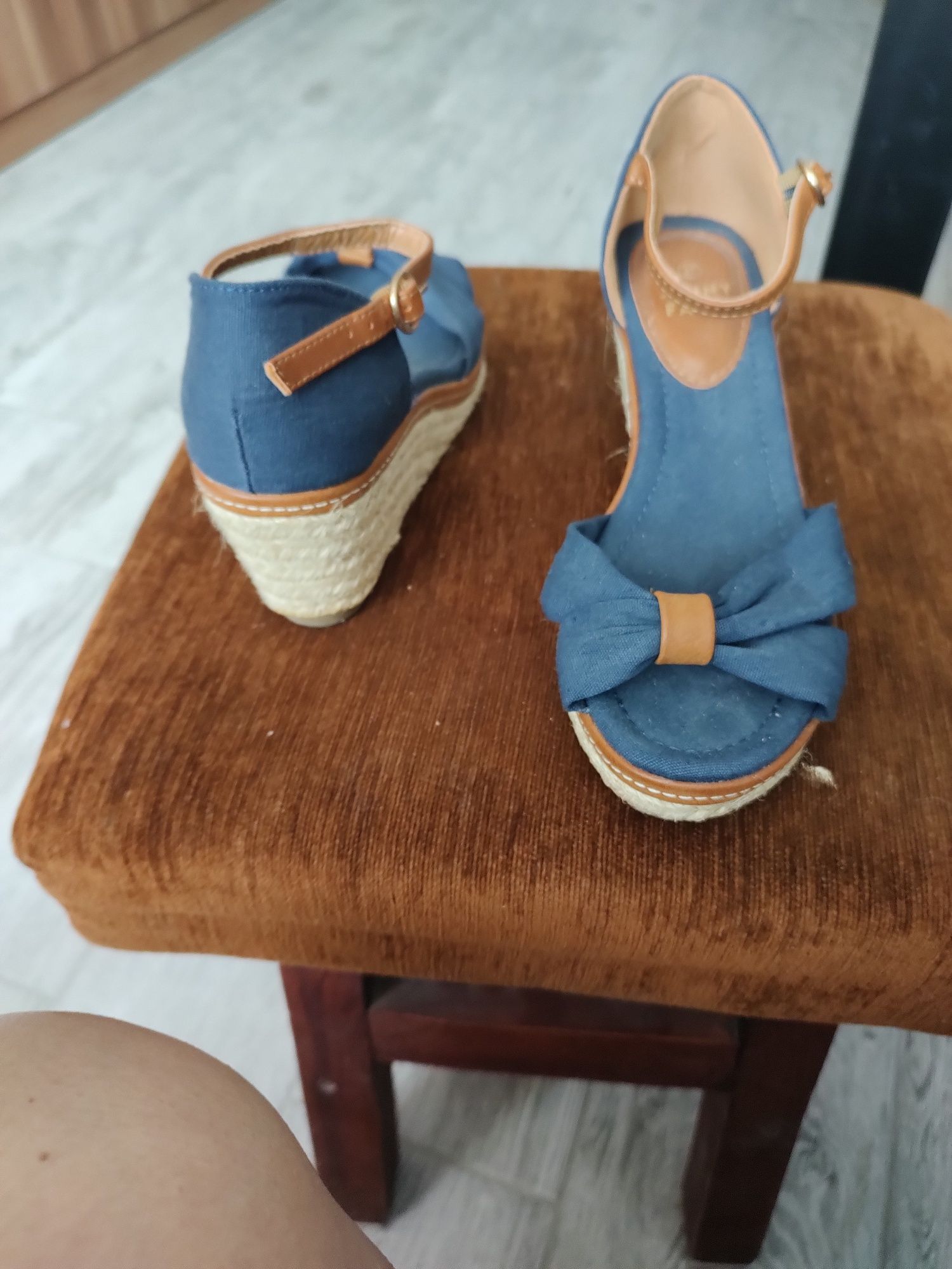 Damskie niebieskie sandały