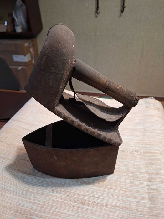 Утюг антикварный