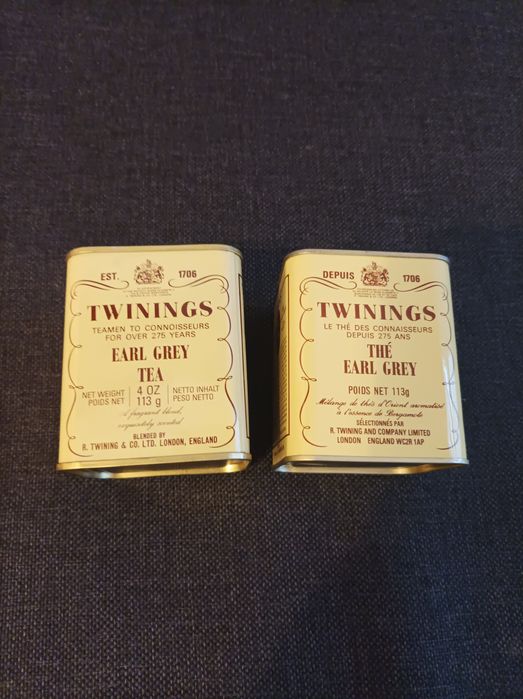 Dwie puszki po herbacie