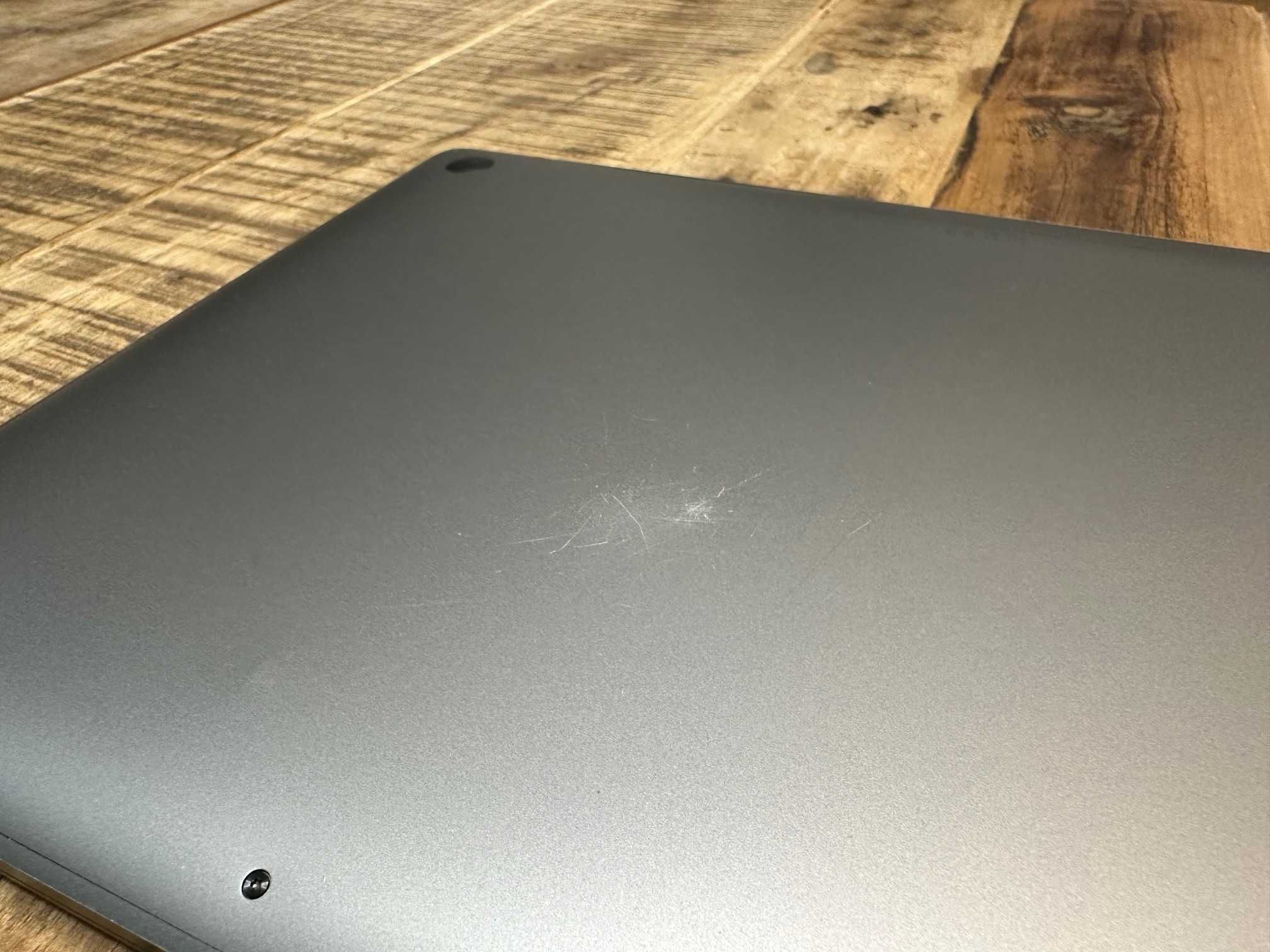 Apple MacBook Pro A1990, 15,4" i7 256GB, 2019