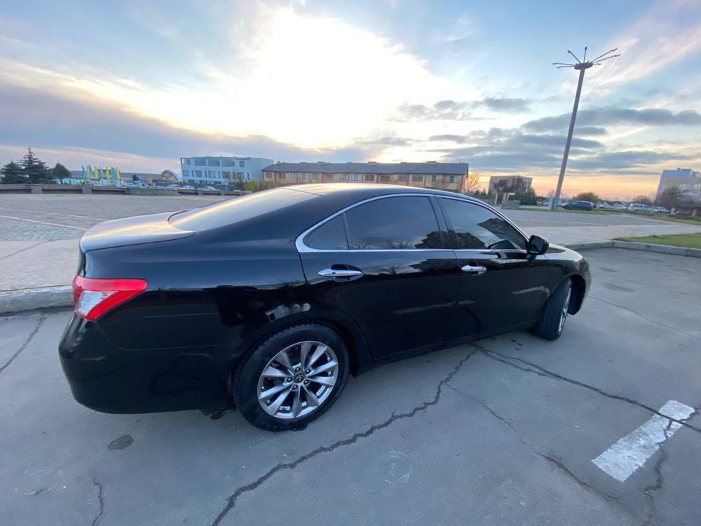 Продаю автомобіль Lexus ES 350