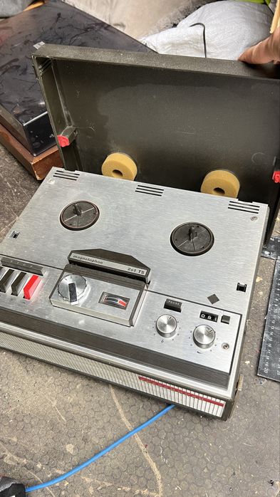magnetofon szpulowy Telefunken 201 TS (model walizkowy) z lat 60/70.