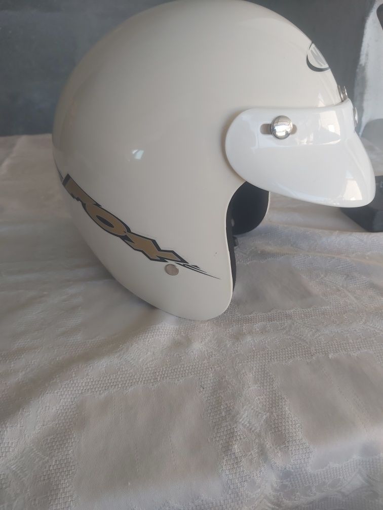 Venho capacete novo.