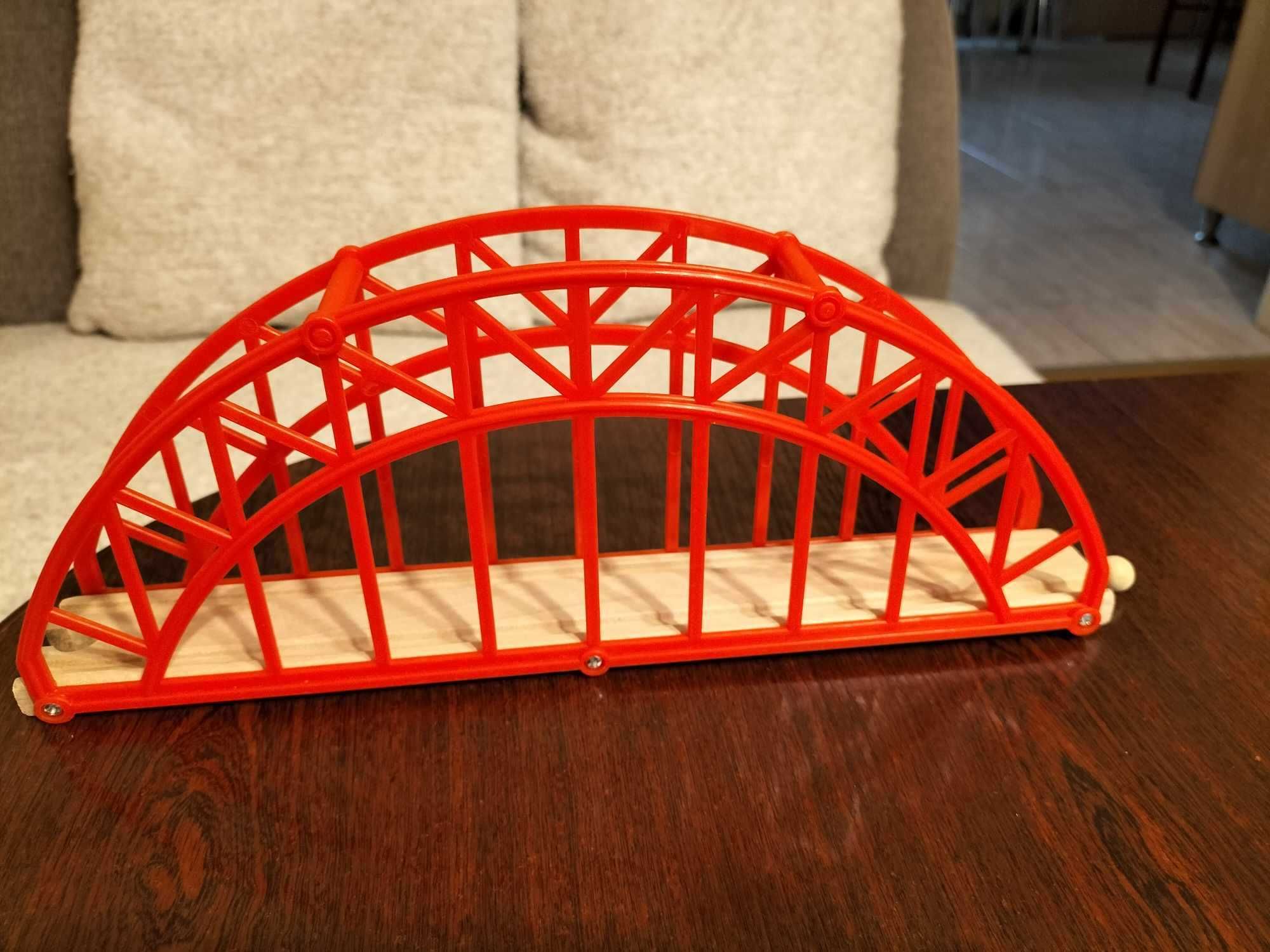 duży most czerwony półokrągły kolejka drewniana tory rozbudowa