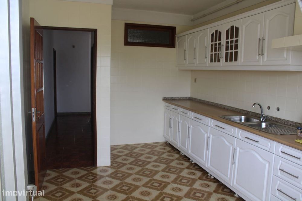 Andar Moradia C/Terraço e grande Salão na Cave-Vila Nova Gaia