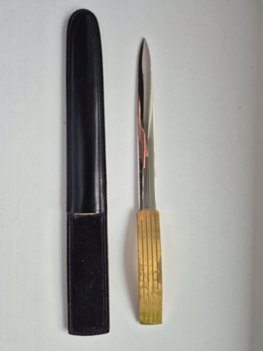 Nóż do otwierania listów w etui pokrowcu kolor złoty rączki dł 23