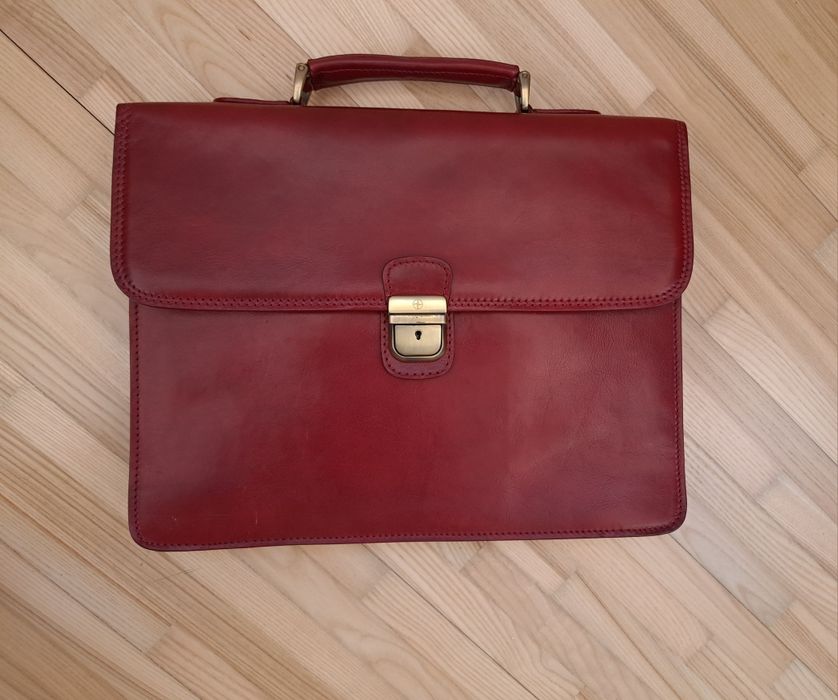 Жіночий шкіряний портфель, Італія