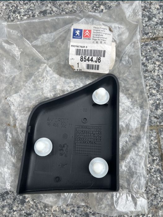 Листва ( молдінги ] МВ 190 W 201, Sprinter, Crafter, PEUGEOT