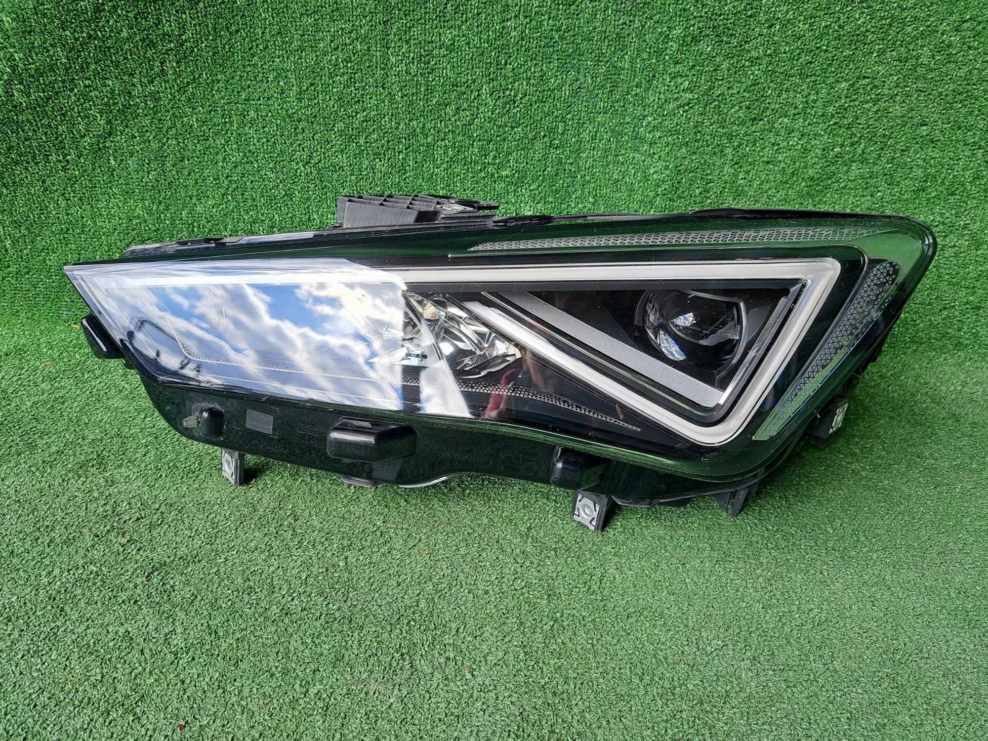 Lampa lewa przednia Cupra Formentor FULL LED bardzo ładna