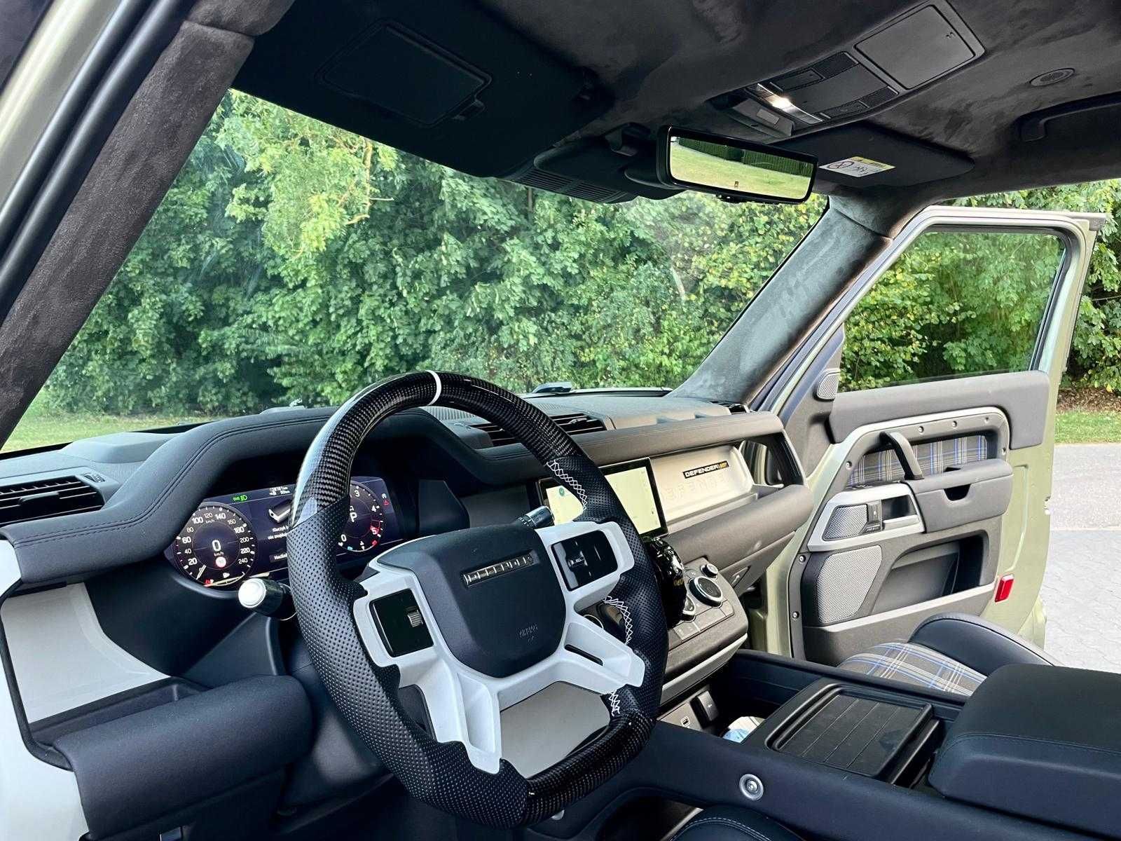 Land Rover Defender z 2021 w wersji Khan Project 007 James Bond 300 KM