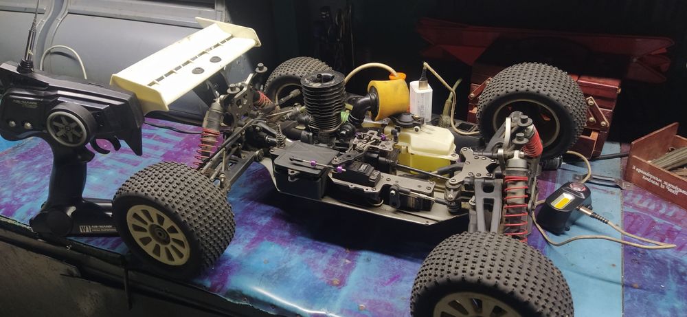 Продам машинку на двс.дистанційному управлінні 6000 грн