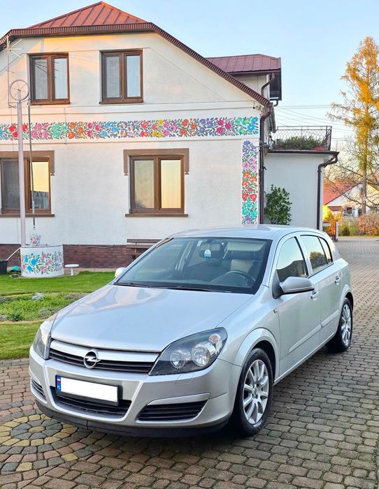 Opel Astra Zadbana Astra 1,6 Enjoy przez całe użytkowanie garażowana
