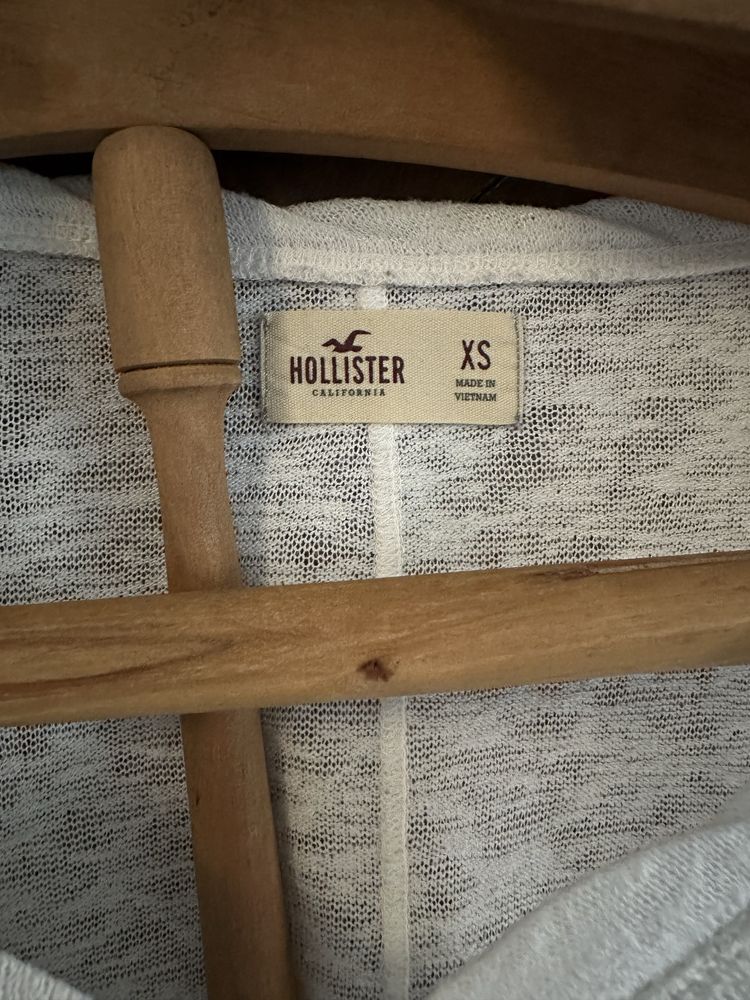T-shirt com nangas curtas marca Hollister