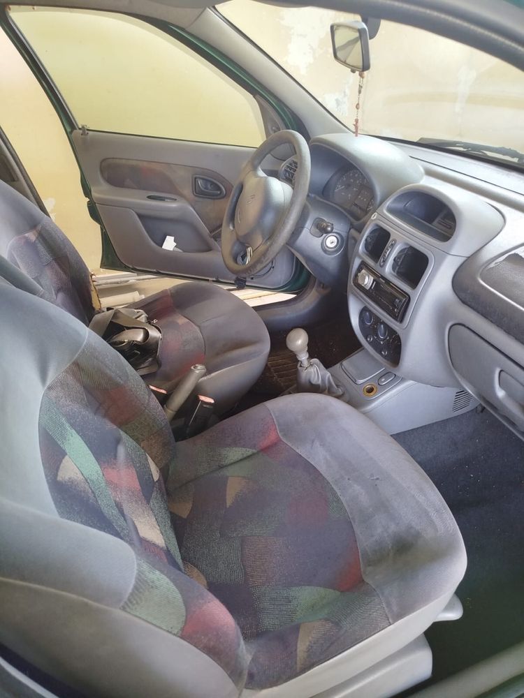 Renault clio 1.4 gasolina , vendo pela melhor oferta
