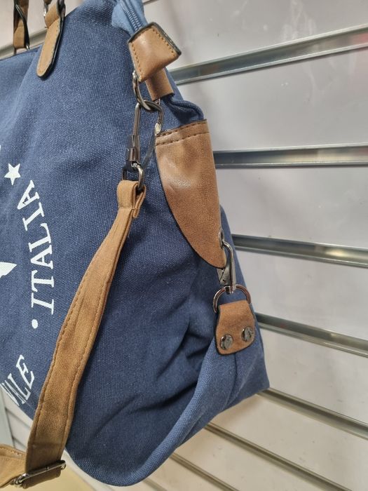 Granatowa torebka damska z gwiazdą