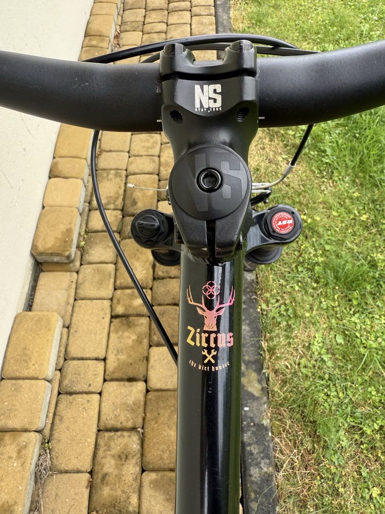 Rower NS Bikes Zircus Dirt 26” | Maxxis | Nowe gripy i pedały
