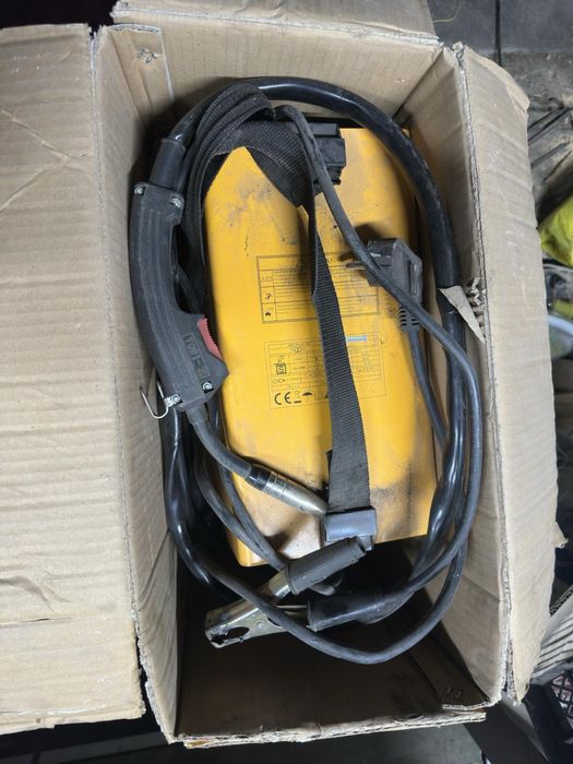 Продам зварювальний напів автомат без газовий .