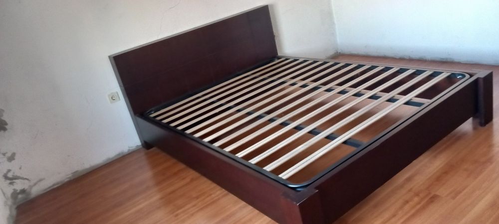 Cama de casal e estrado