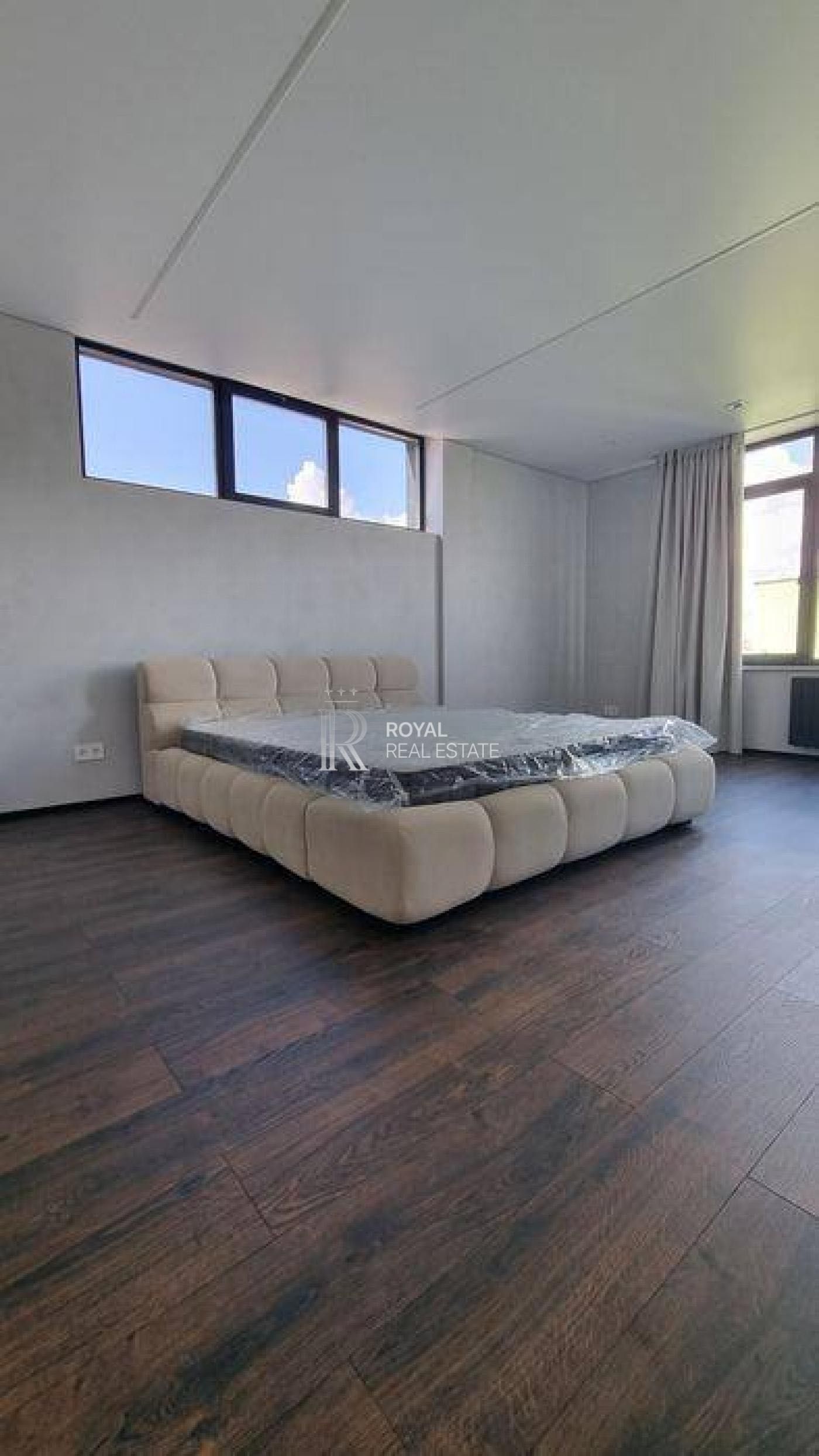 Продажа дома 3к 210 м2 с Гатное Hi-Tech