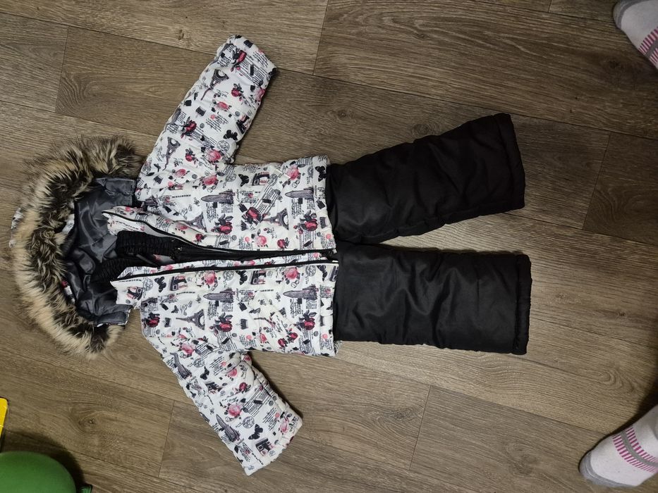 Продам зимовий комбінезон на дівчинку