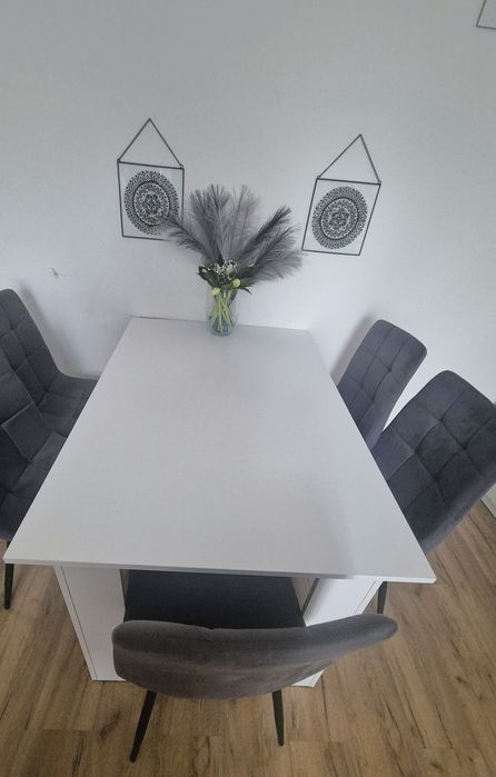 Stół biały jak nowy