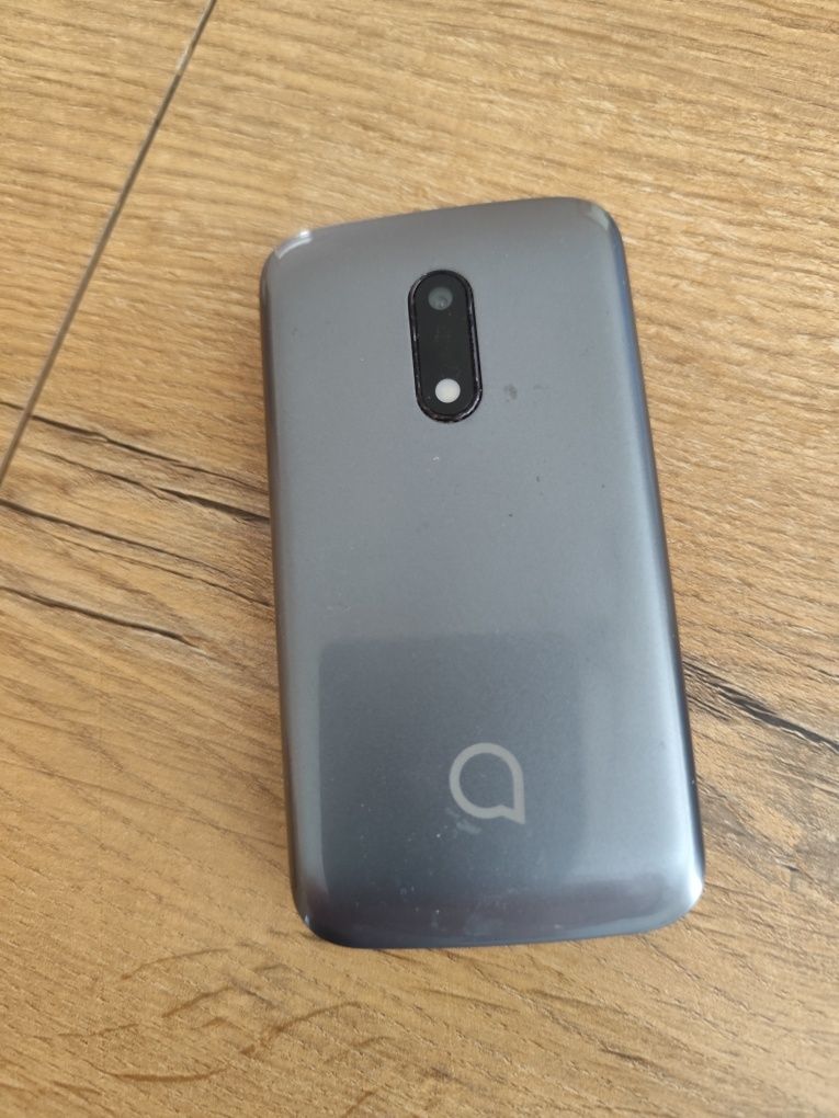 Telefon komórkowy klapkowy Alcatel dla seniora i nie tylko