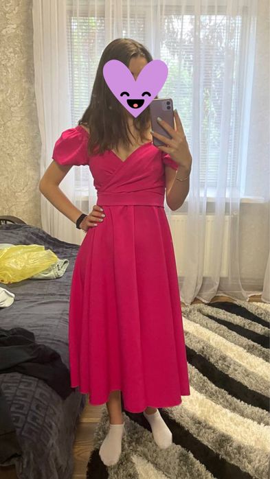 Малинова сукня