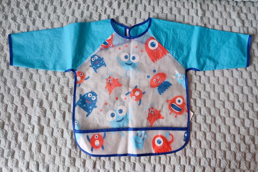 Śliniak z rękawami