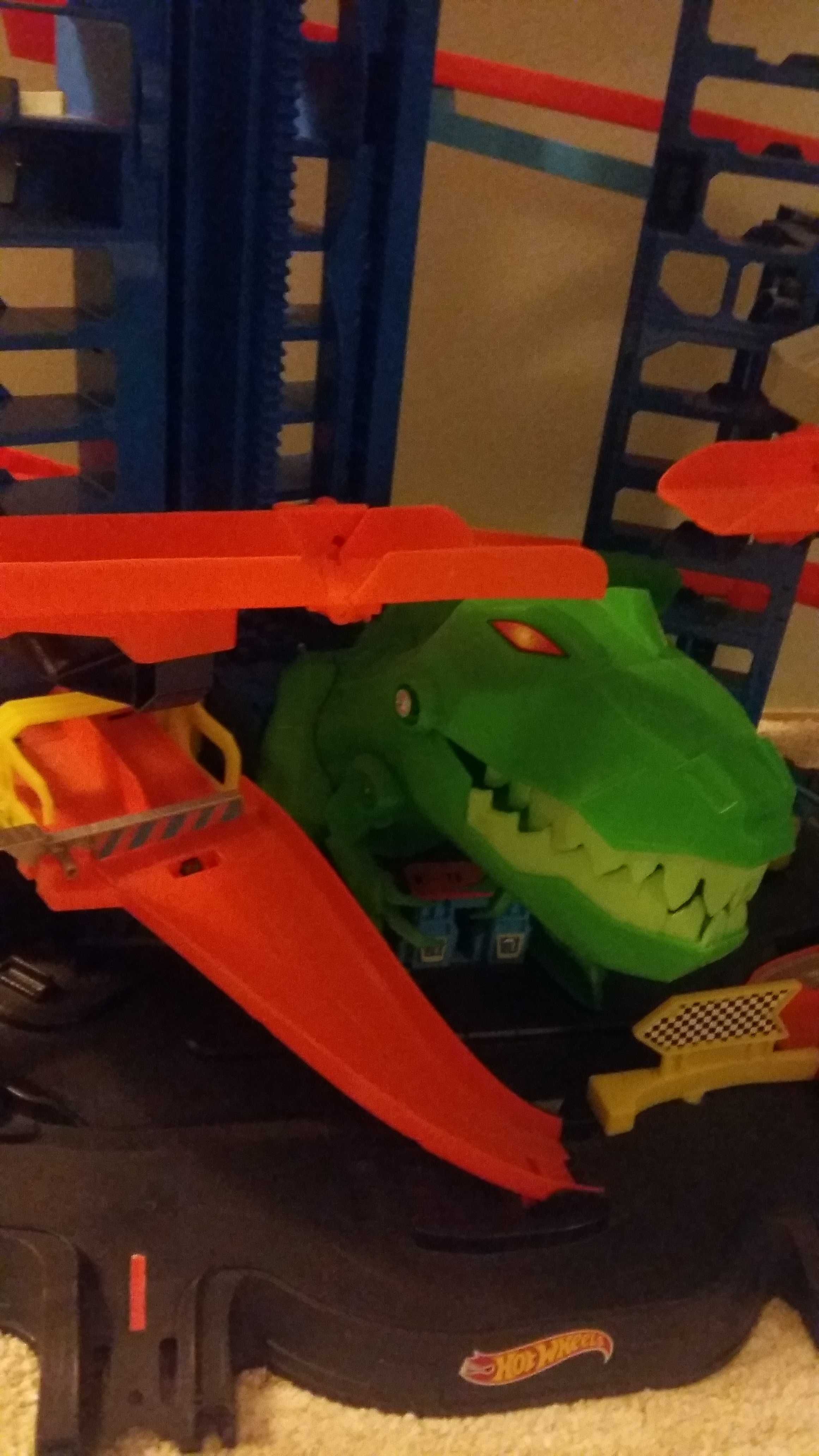 Hotwheels ulitimate garage T-rex