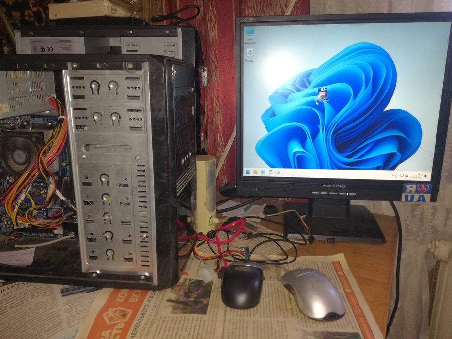 компьютер с монитором  1350