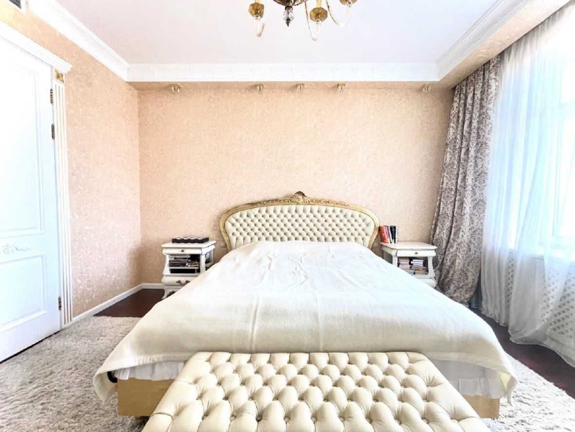 Продаж 5-кімн. квартири 178,9 м², по вул. Круглоуніверситетська, 3-5