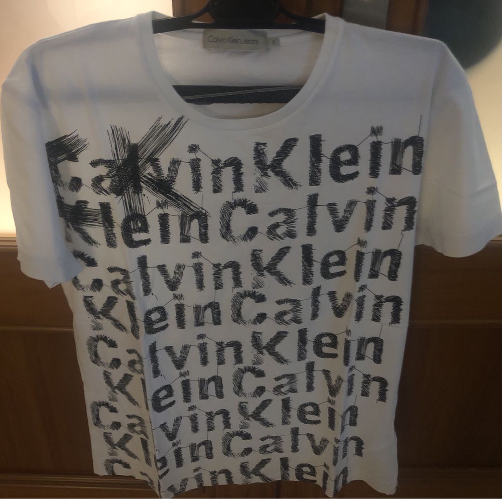 T-shirt Calvin Klein tam 12/14 anos
