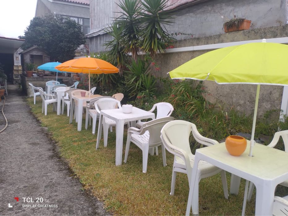 Conjunto de mesas e cadeiras exteriores