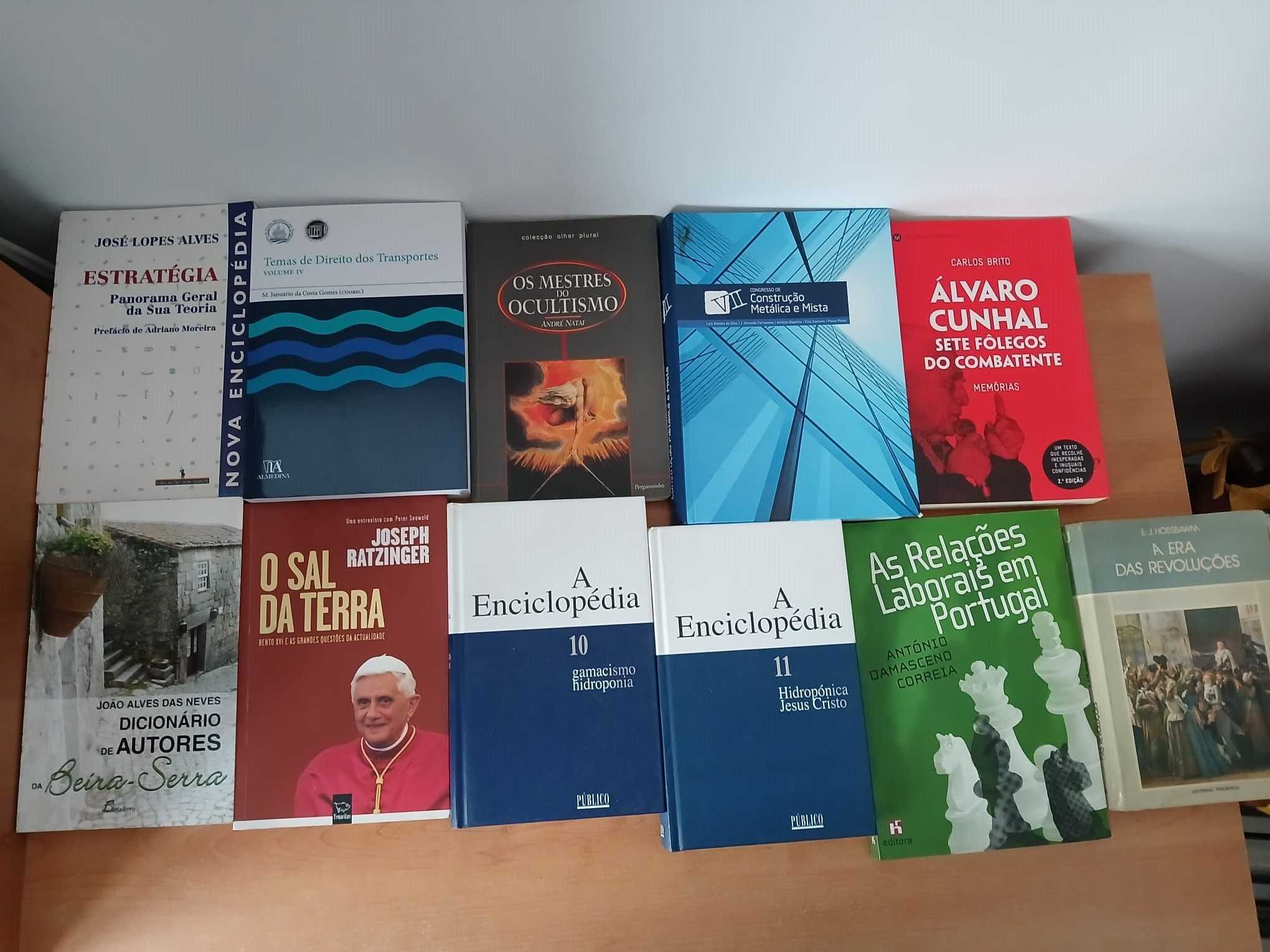 Livros de vários estilos literários