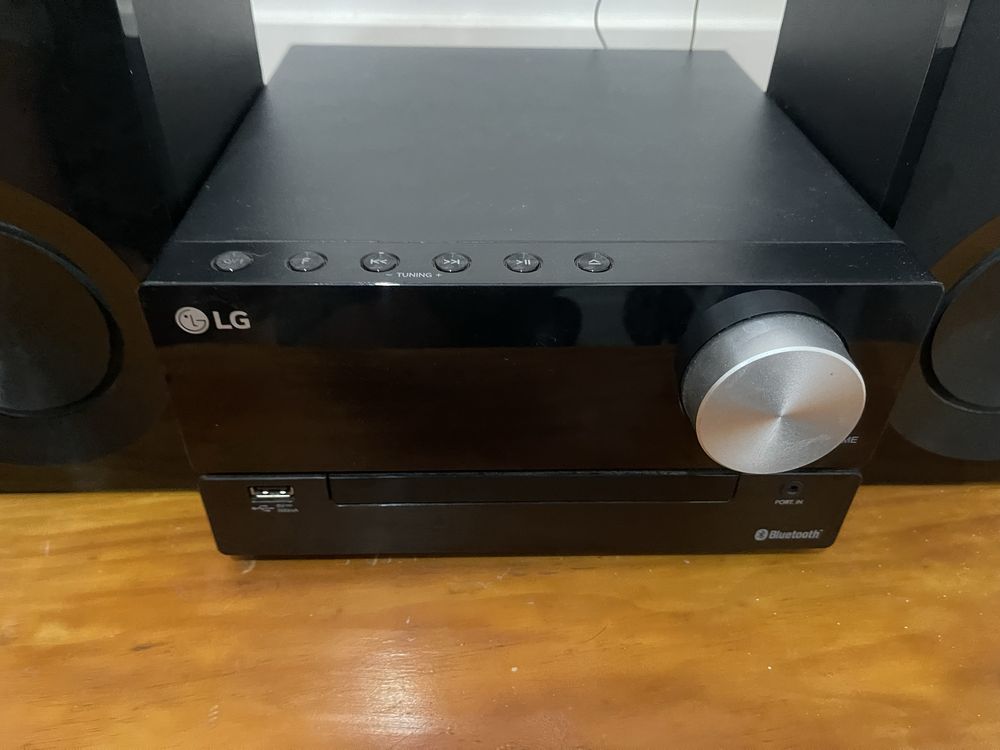 Aparelho de Som LG CM2460 – 100 W – Bluetooth, CD, USB, Rádio FM