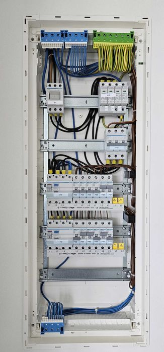 Usługi elektryczne/Oświetlenie/Instalacje elektryczne/Elektryk Poznań