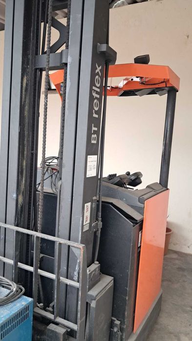 EMPILHADOR RETRATIL BT RR160M