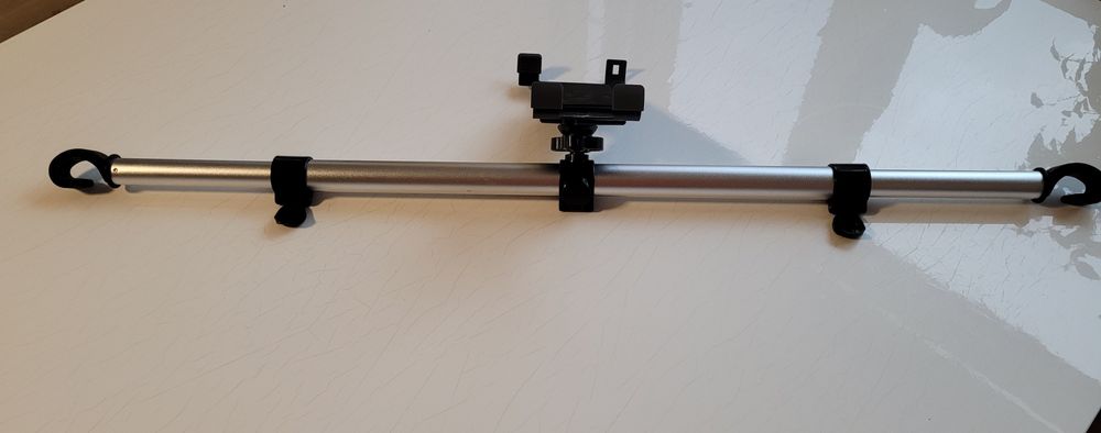 Uchwyt samochodowy na tablet między zagłówki regulowany