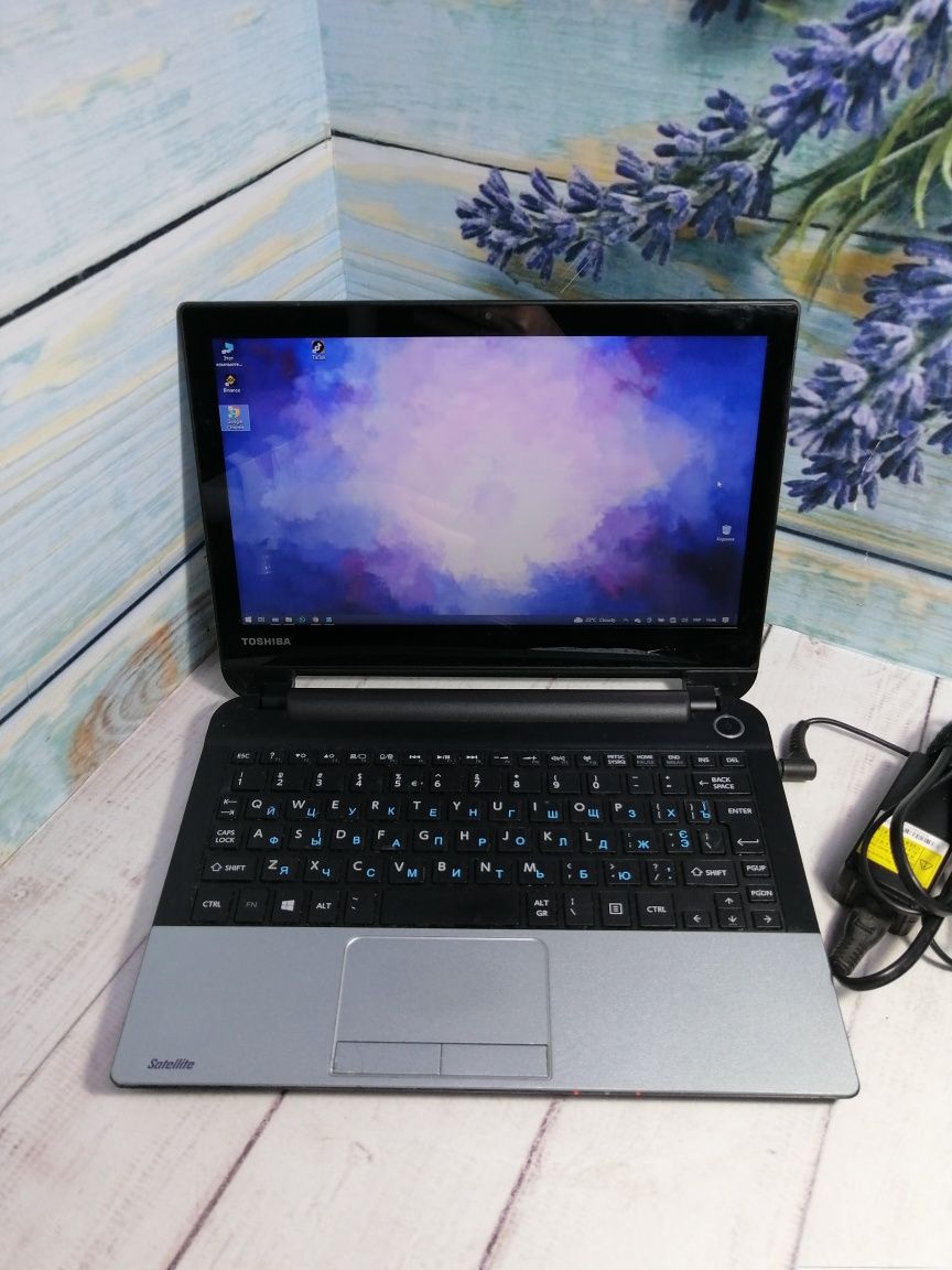 Нетбук Toshiba nb-10t-a-103