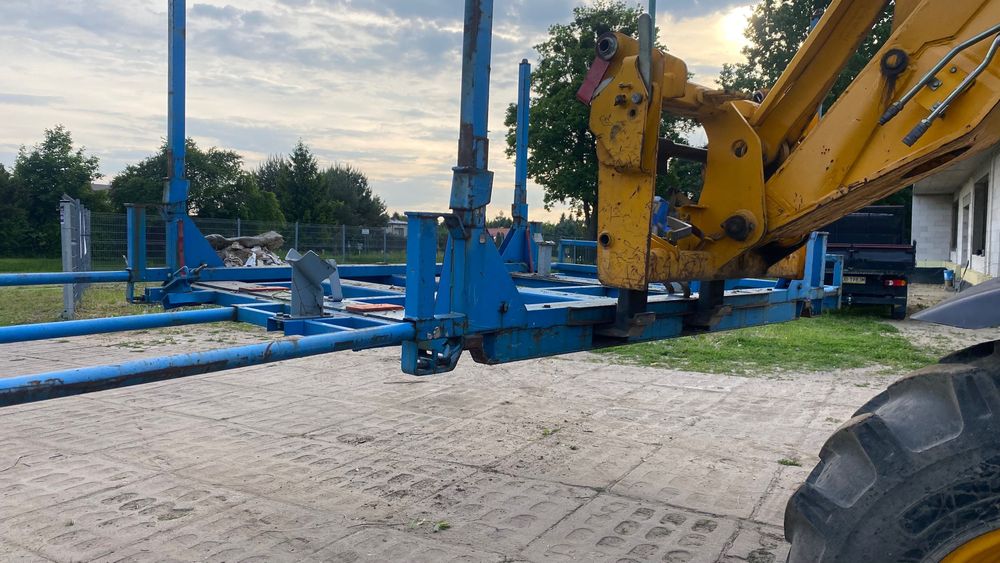 Stojaki , ramy  , regały  pod wózek widłowy na samochody , karoserie