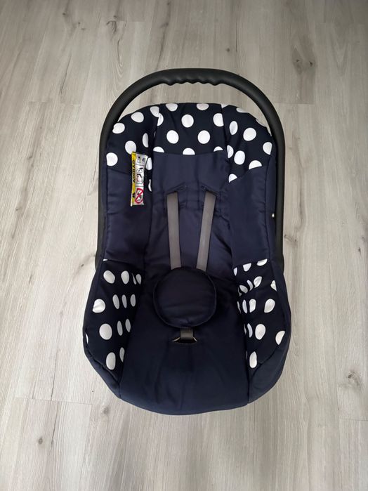 Granatowe nosidełko