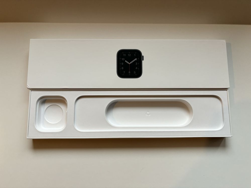 Pudełko Apple Watch SE GPS+Cellular 44 mm Space Gray