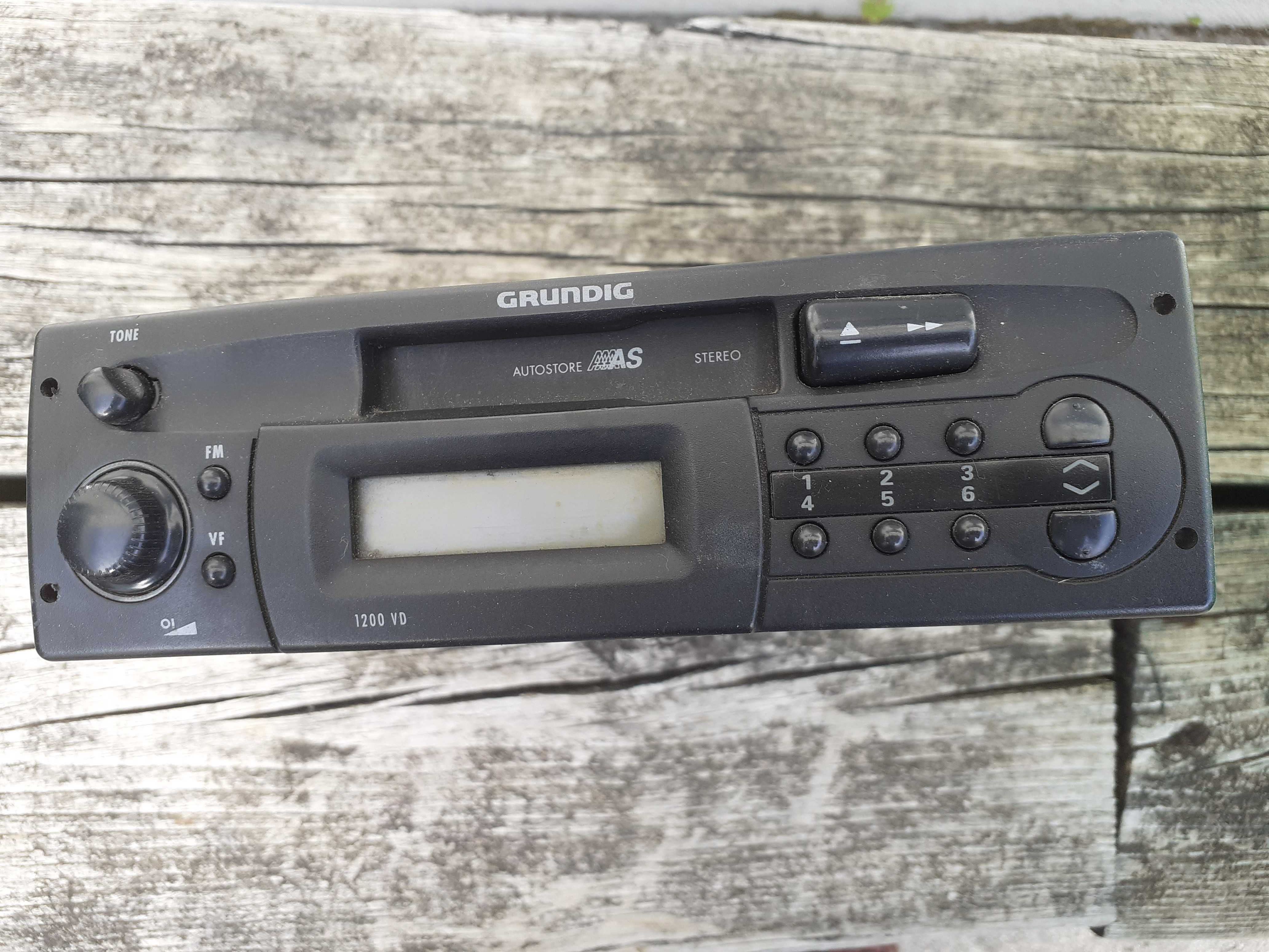 auto radio e cassete grundig 1200VD