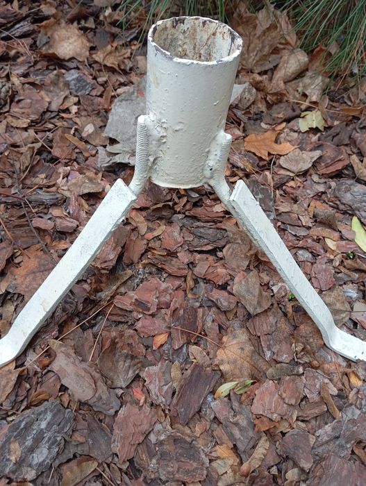 Металева тринога для ялинки