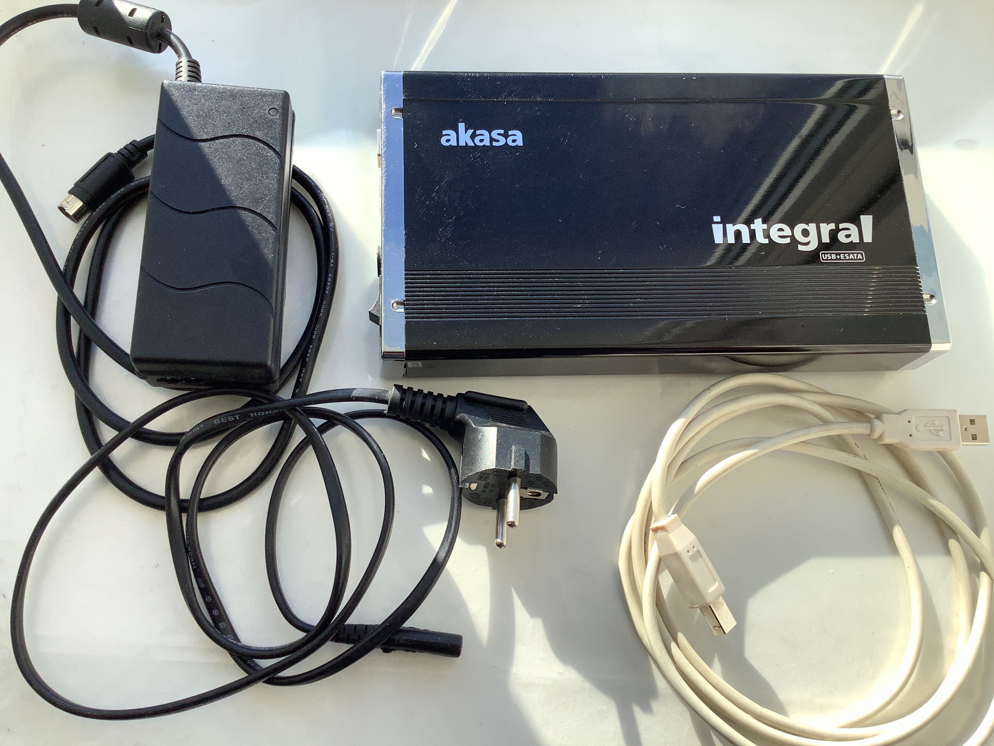 Внешний карман для жесткого диска HDD 3.5" Akasa Integral USB+eSATA
