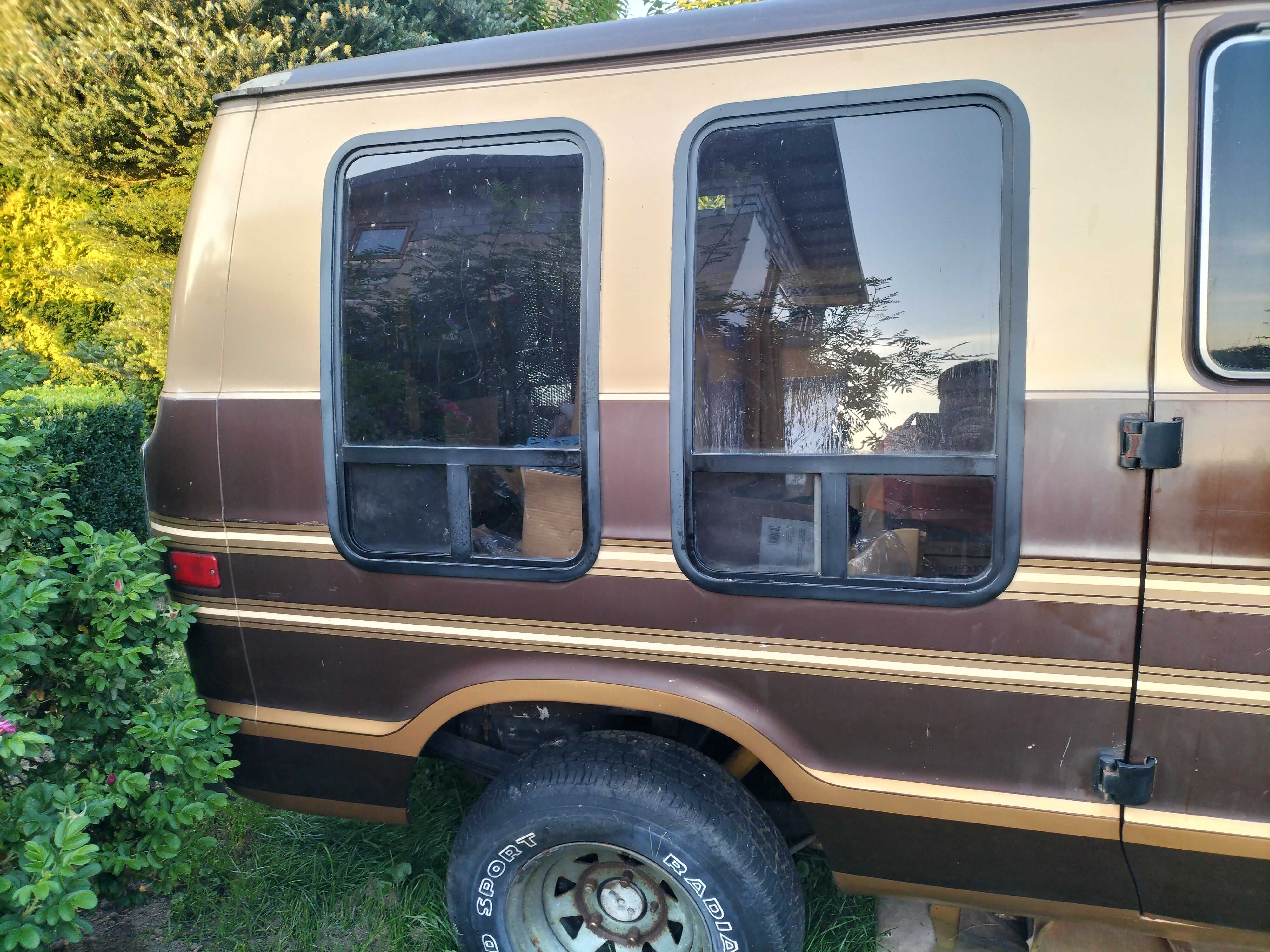 DODGE RAM VAN B250 5.2V8 - Salonka. Klasyk USA. Zabytek. Youngtimer.