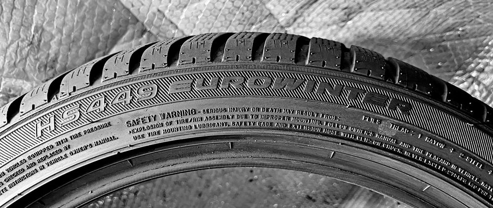 Шини Б/в 245.40.19 пара  Falken