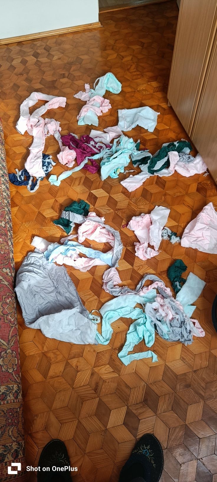 Oddam kawałki tkanin materiałów skrawki czyściwo wypełnieniacz